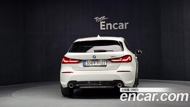 BMW 1 серии 2021