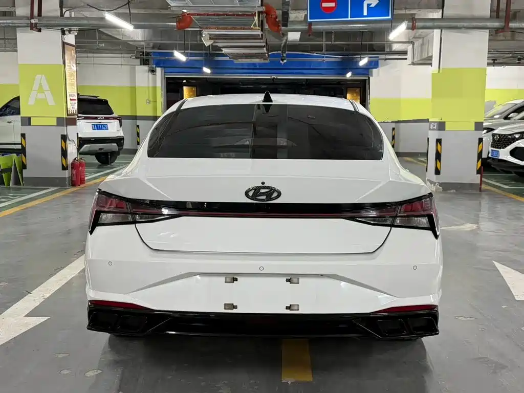 Hyundai Elantra 2022