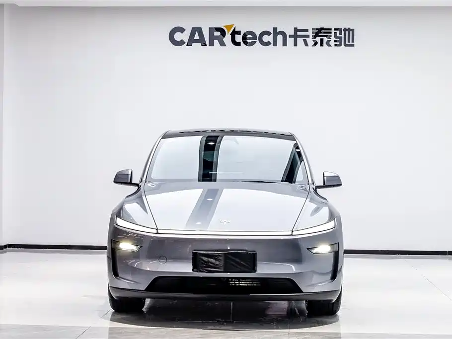 Tesla Model Y 2025