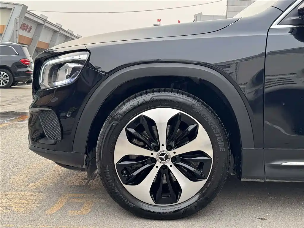 Mercedes-Benz GLB 2023