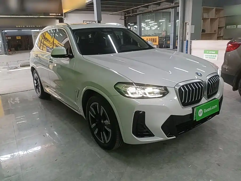 BMW iX3 2025