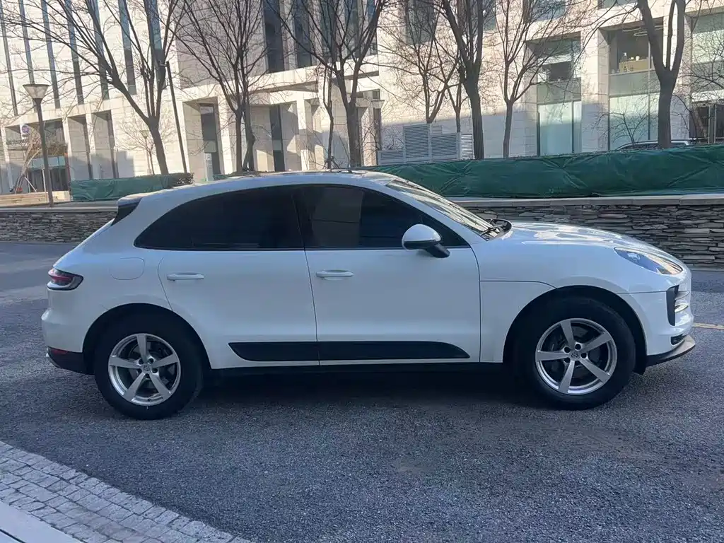 Porsche Macan 2021