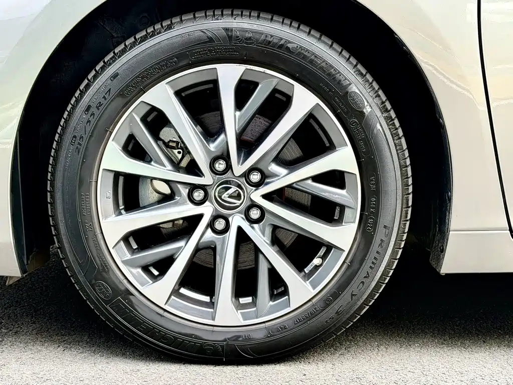 Lexus ES 2024
