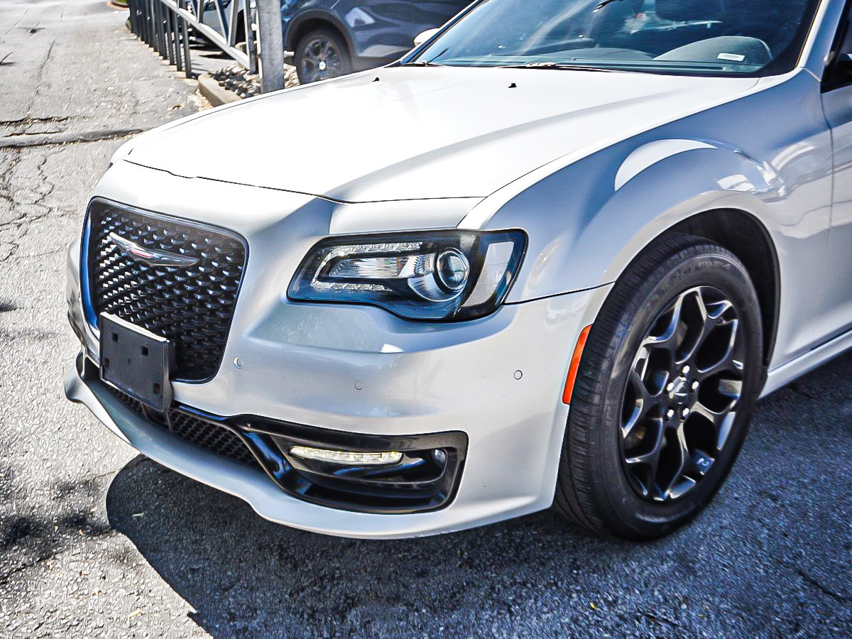Chrysler 300 2023