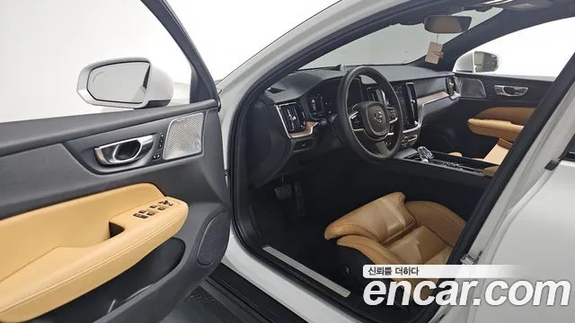 Volvo V60 2024