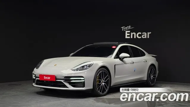 Porsche Panamera 2021