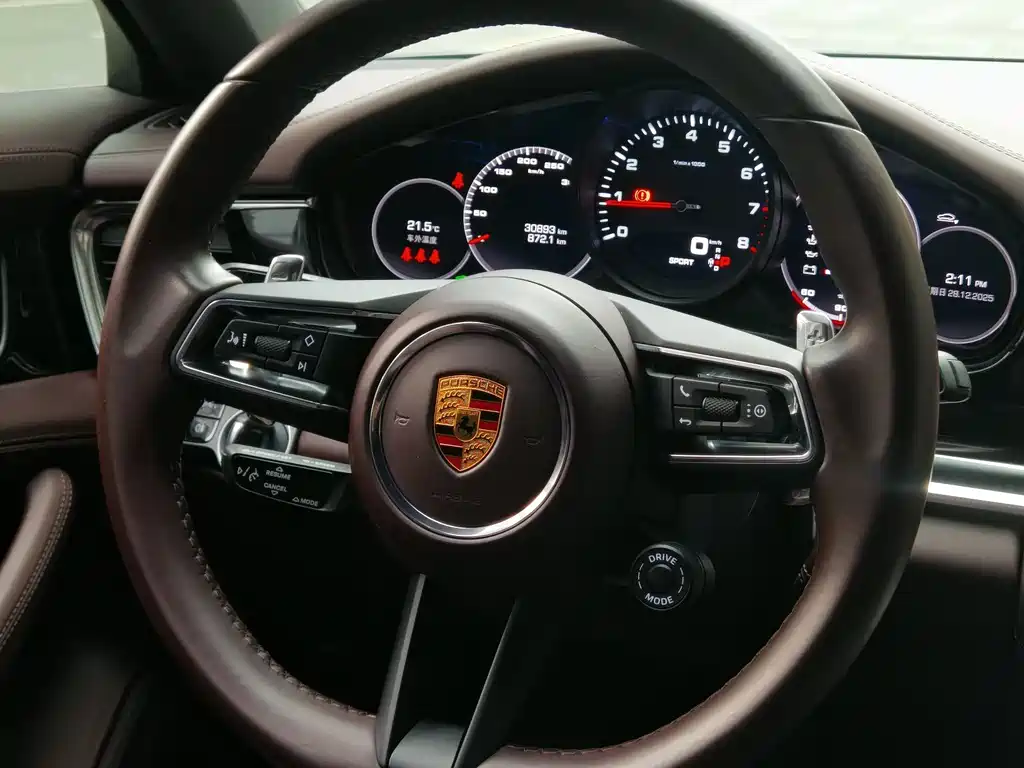 Porsche Panamera 2021