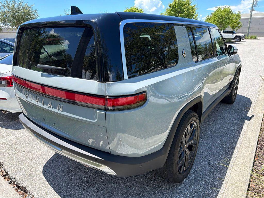 Rivian R1S 2023