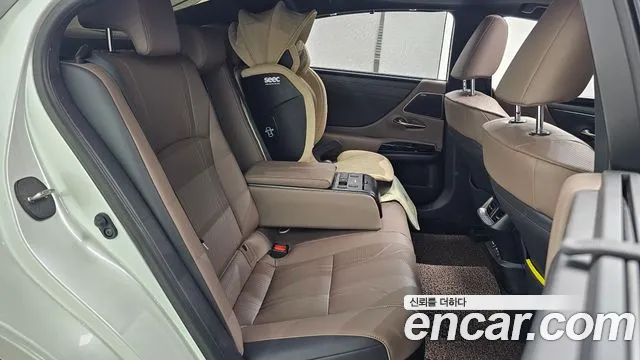 Lexus ES 2024