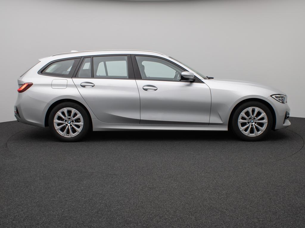 BMW 318 2022