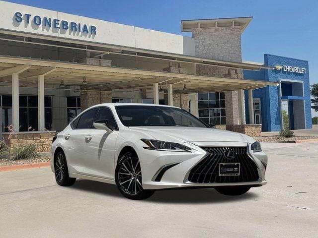 Lexus ES 2025