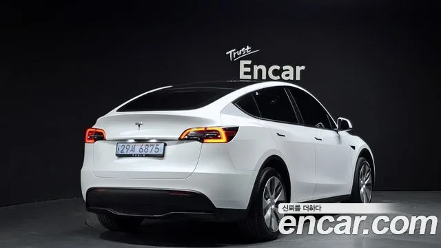 Tesla Model Y 2024