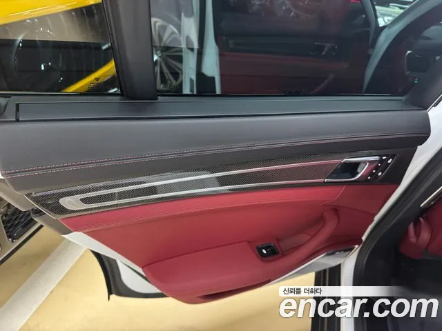 Porsche Panamera 2023