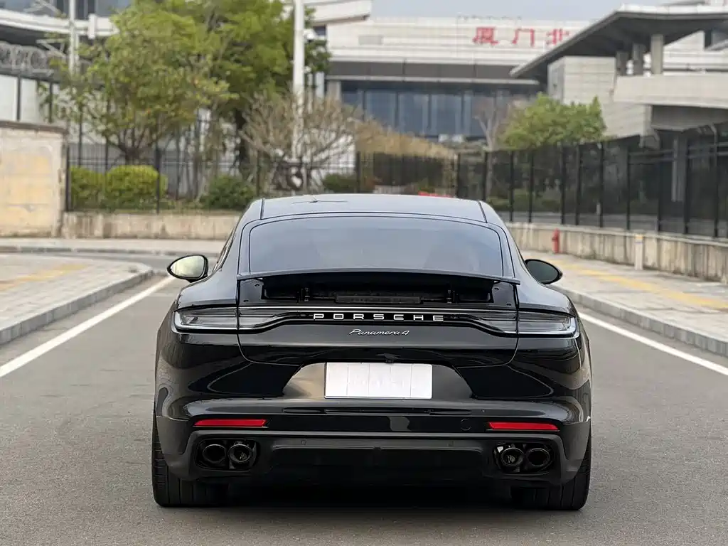 Porsche Panamera 2023