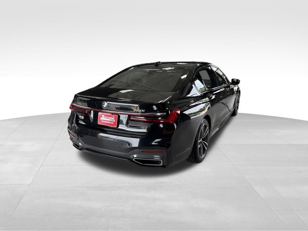 BMW 750 2022