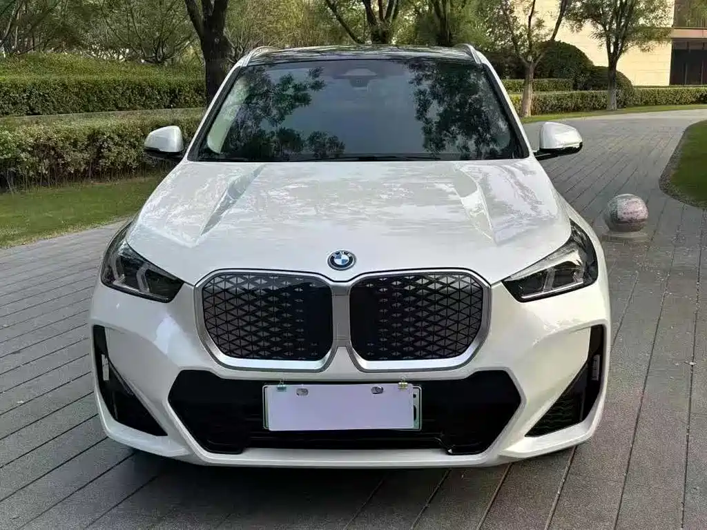 BMW iX1 2024