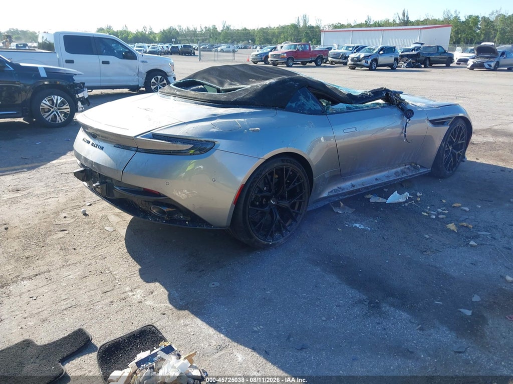 Aston Martin DB12 2025