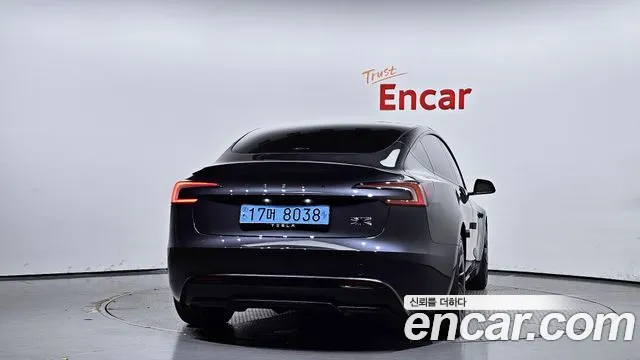 Tesla Model 3 2024