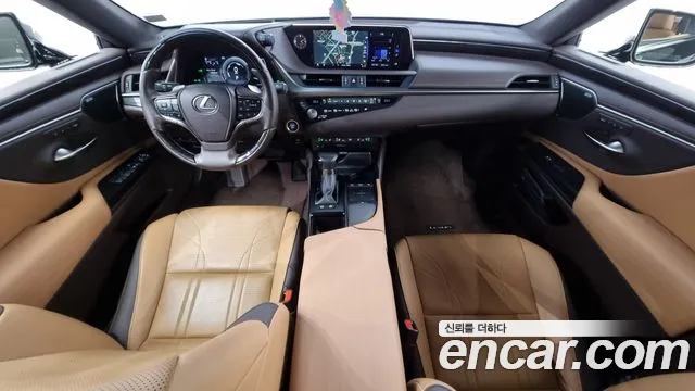 Lexus ES 2021