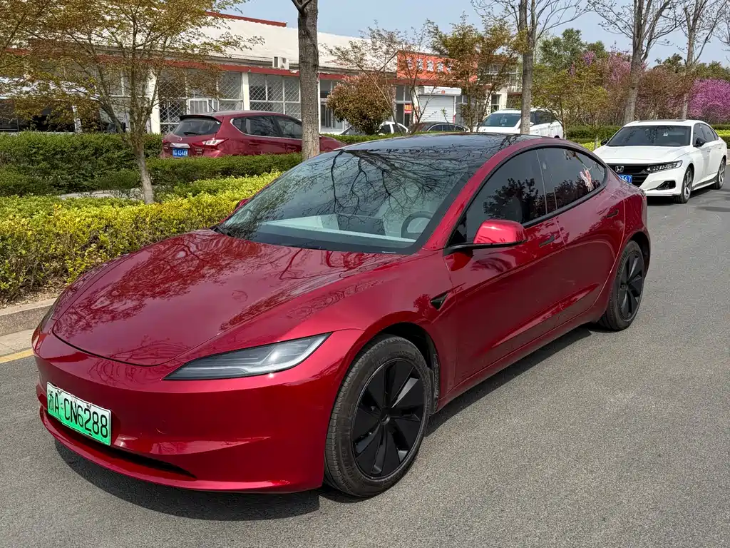 Tesla Model 3 2024