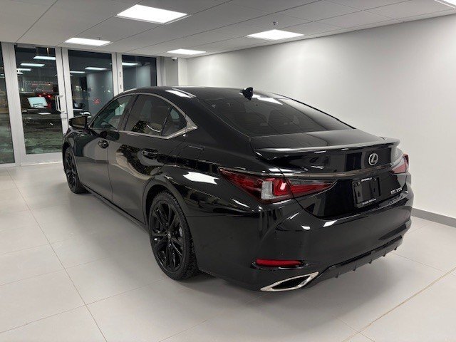 Lexus ES 2025