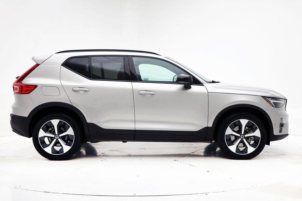 Volvo XC40 2025