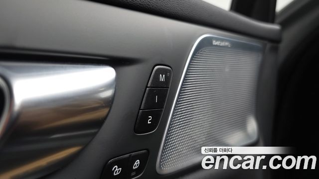 Volvo V60 2025