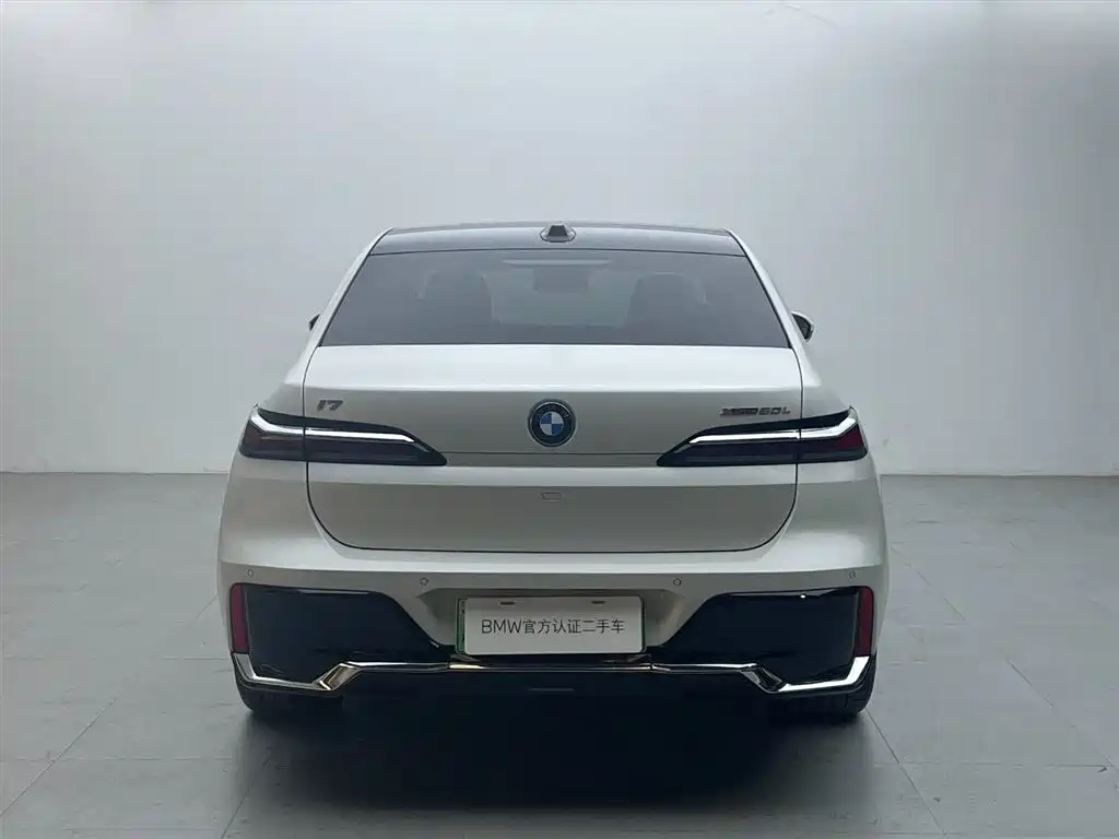 BMW i7 2025