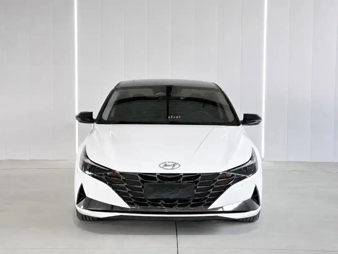 Hyundai Elantra 2022