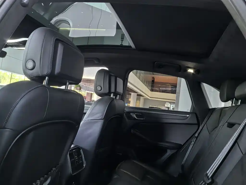 Porsche Macan 2025