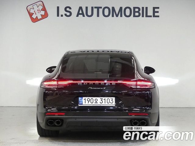Porsche Panamera 2021