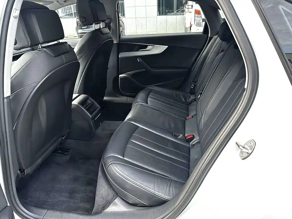 Audi A4 2023