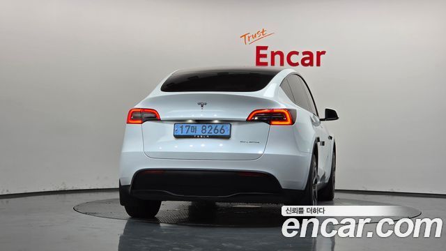 Tesla Model Y 2024