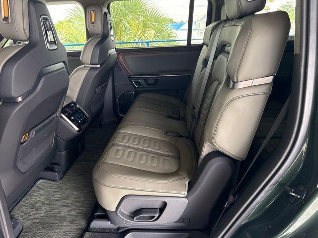 Rivian R1S 2023