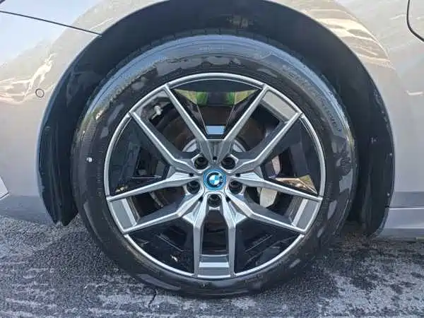 BMW i5 2026