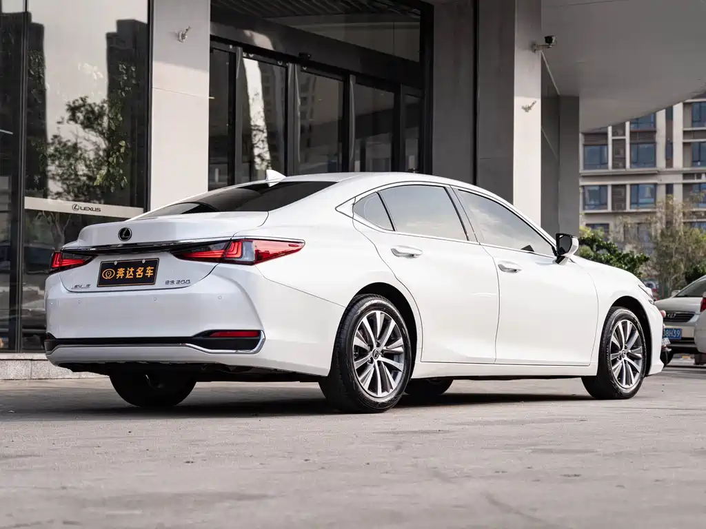 Lexus ES 2021