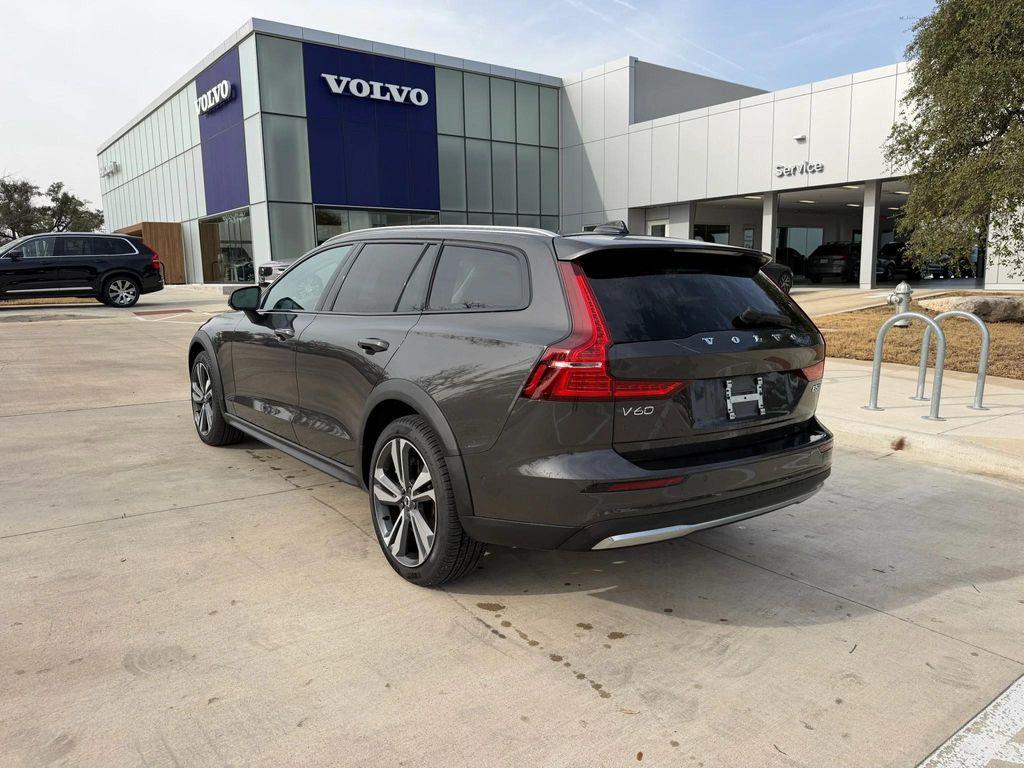Volvo V60 Cross Country 2025