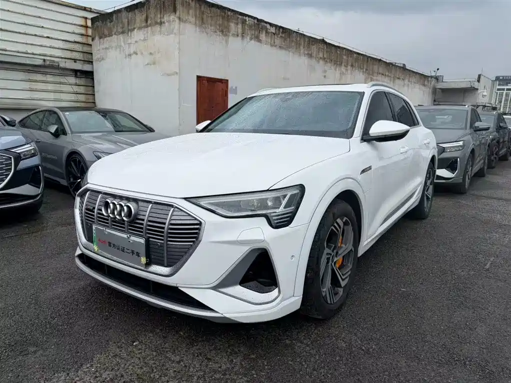 Audi e-tron 2023
