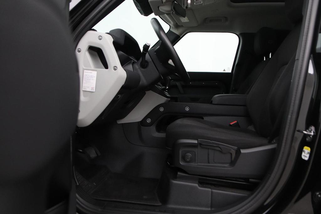 Land Rover Defender 2021