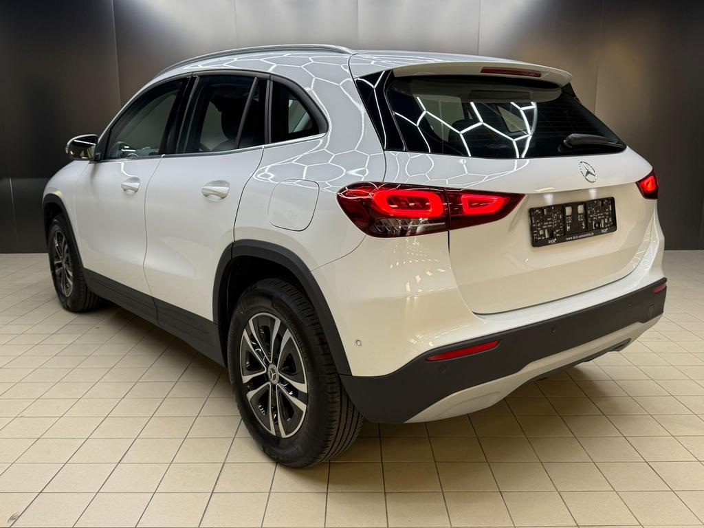 Mercedes-Benz GLA 200 2023