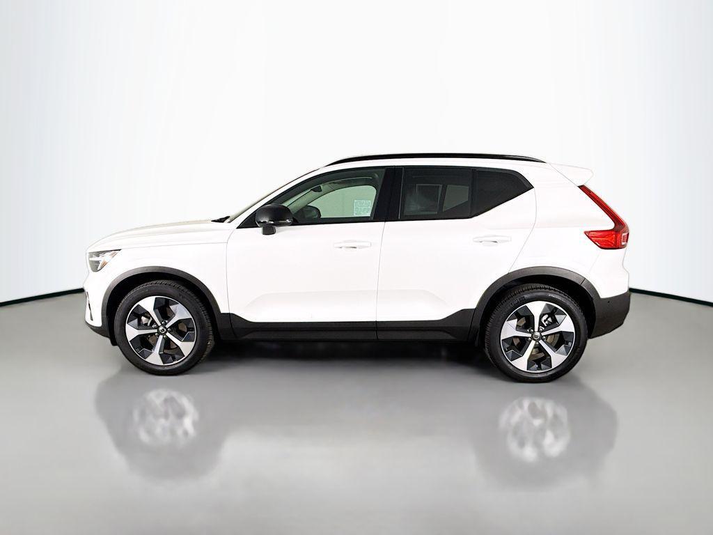 Volvo XC40 2025