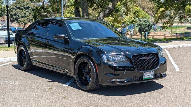 Chrysler 300 2021