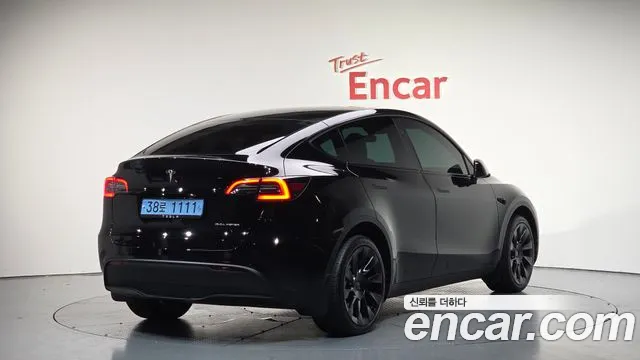 Tesla Model Y 2024