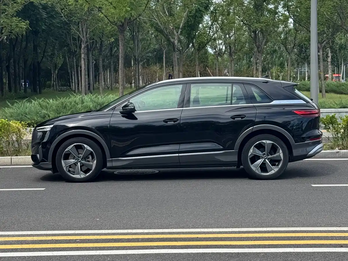 Audi Q5 e-tron 2024