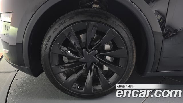 Tesla Model Y 2025
