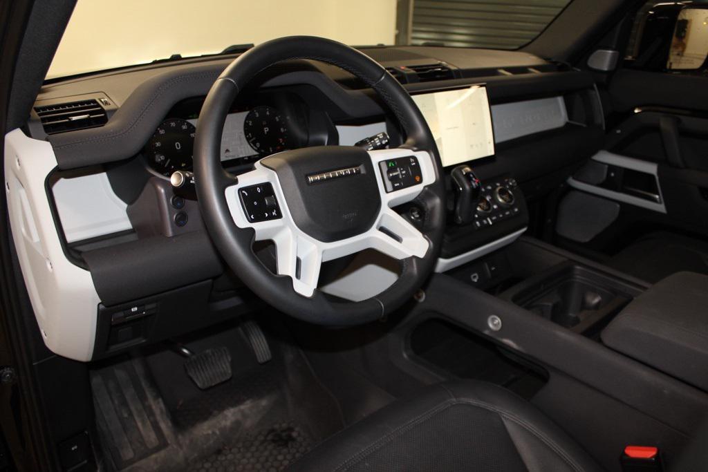 Land Rover Defender 2023