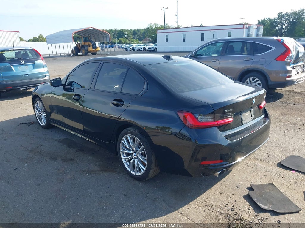 BMW 330 2023