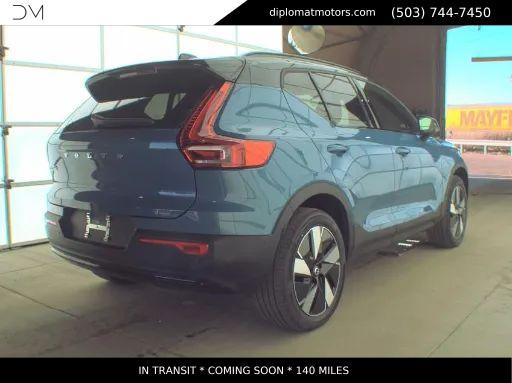 Volvo EX40 2025