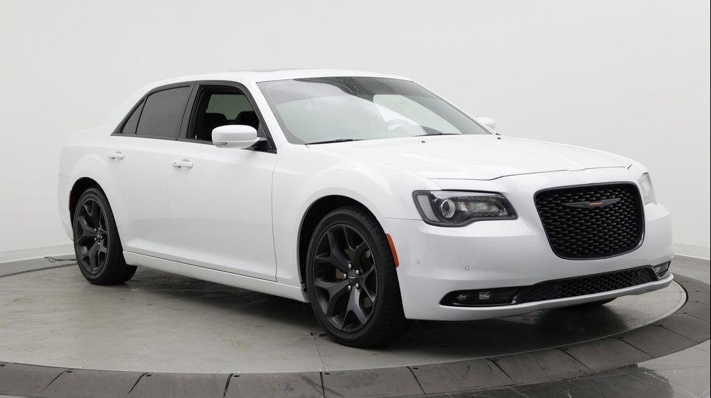 Chrysler 300 2022