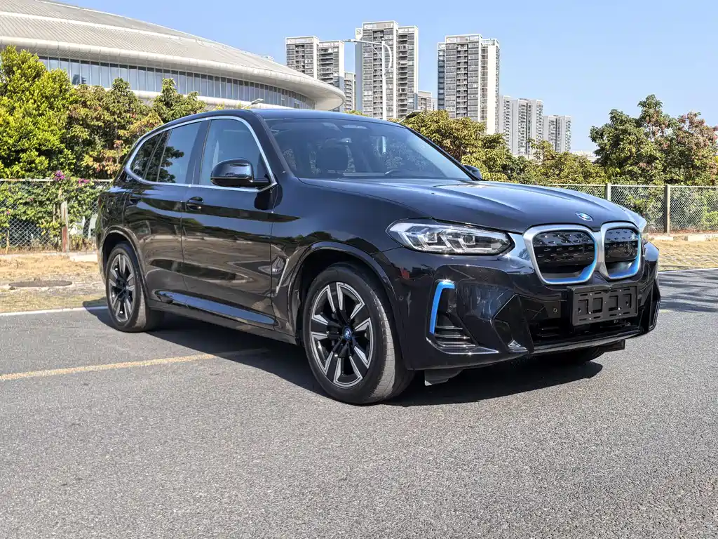 BMW iX3 2021
